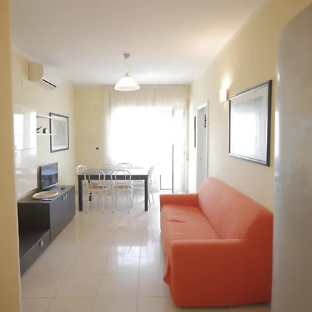 Varsavia Apartment, Fronte Mare Rif A769 아파트